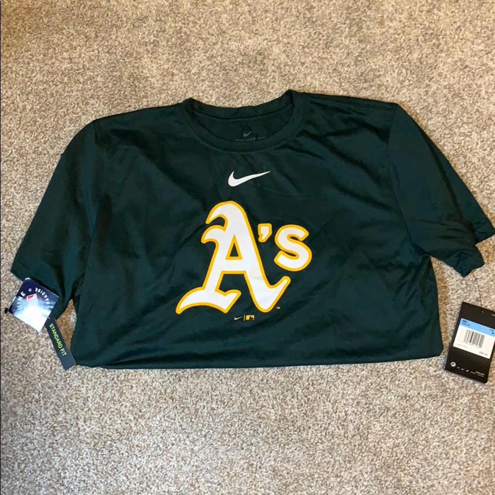 NWT Men’s Nike Tee